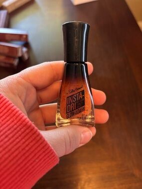 Sally Hansen Insta-Dri Glow in the Dark Top Coat - Amber/Orange